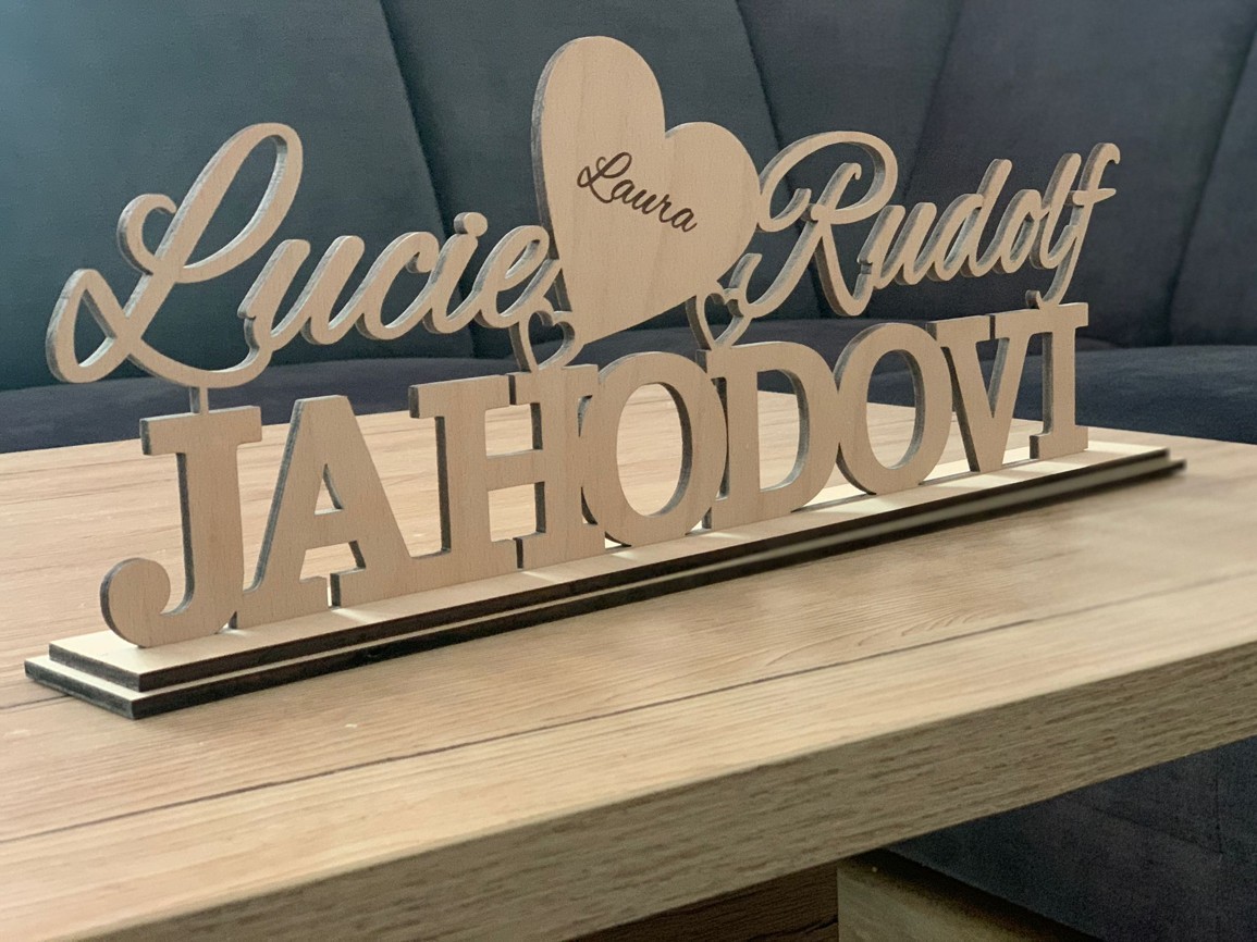 Dekorace na svatební stůl - jména, příjmení