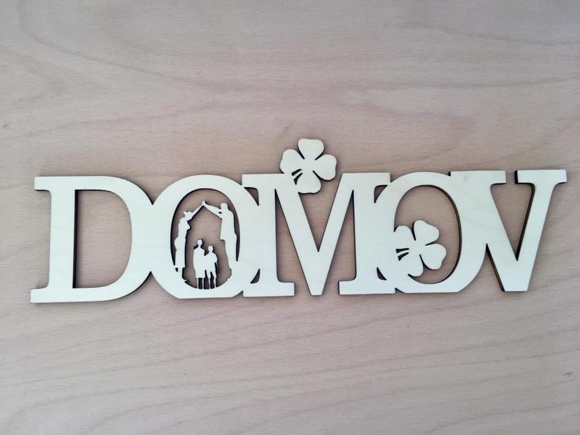 Domov - dřevěný nápis
