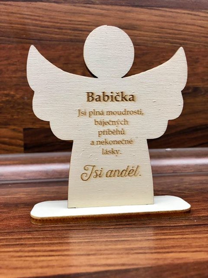 Dřevěný andělíček 12 x 10 cm - Babička