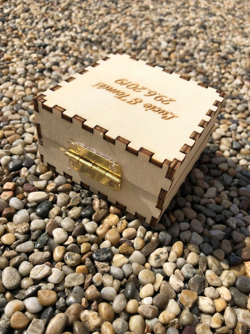Krabička na dárek (70 x 70 mm)