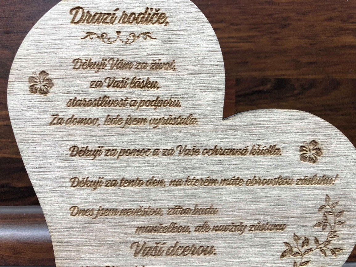 Poděkování rodičům na podstavci s dekorem