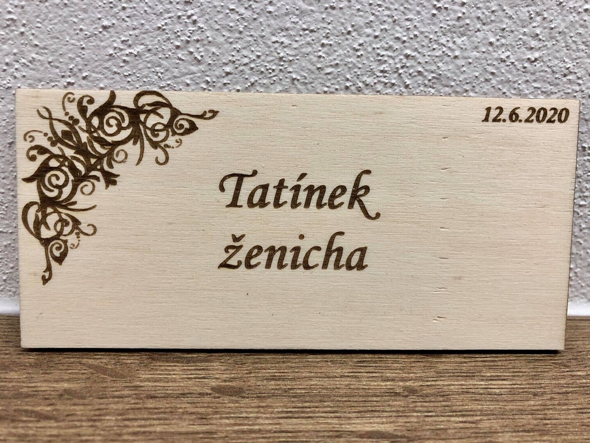 Svatební jmenovka s dekorem