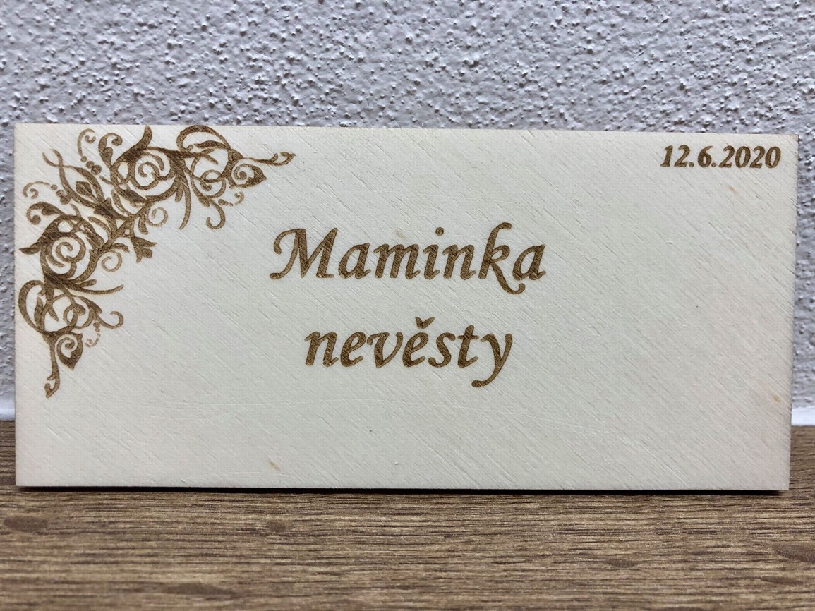 Svatební jmenovka s dekorem