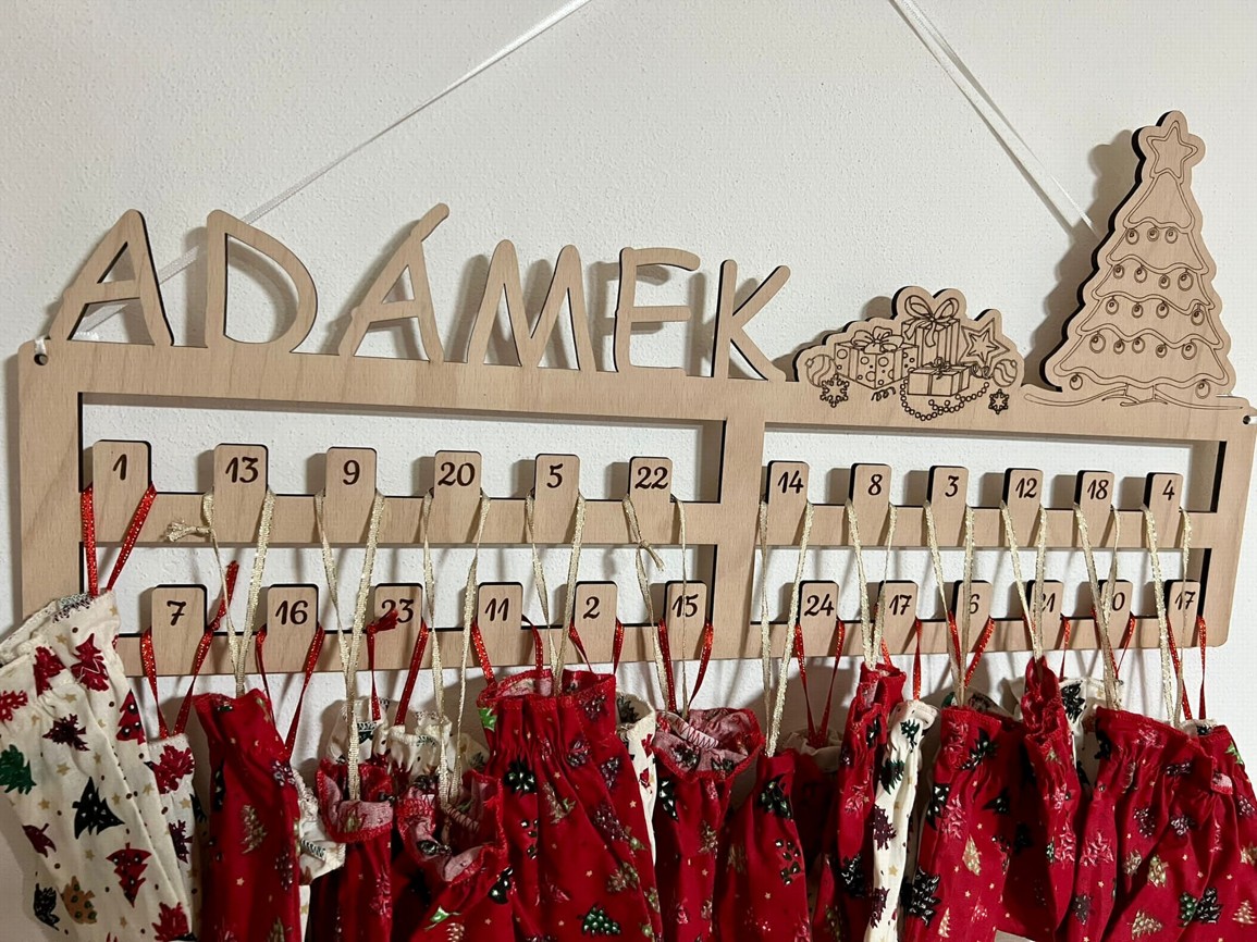 Adventní kalendář s vánočním stromkem