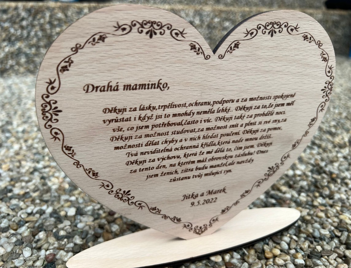 Poděkování rodičům srdce na podstavci